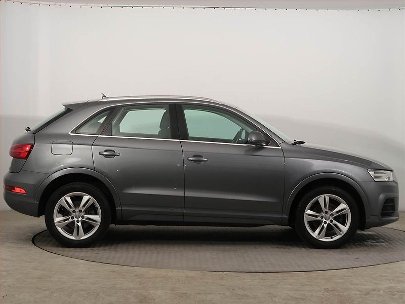 Audi Q3 (2015) 2.0 TDI, 4X4, Navi, Bi-Xenony - fotka 5 z 19