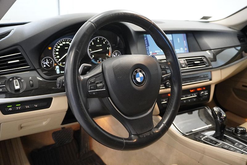 BMW Řada 5 535D SEDAN XDRIVE STEPTRONIC - fotka 11 z 32