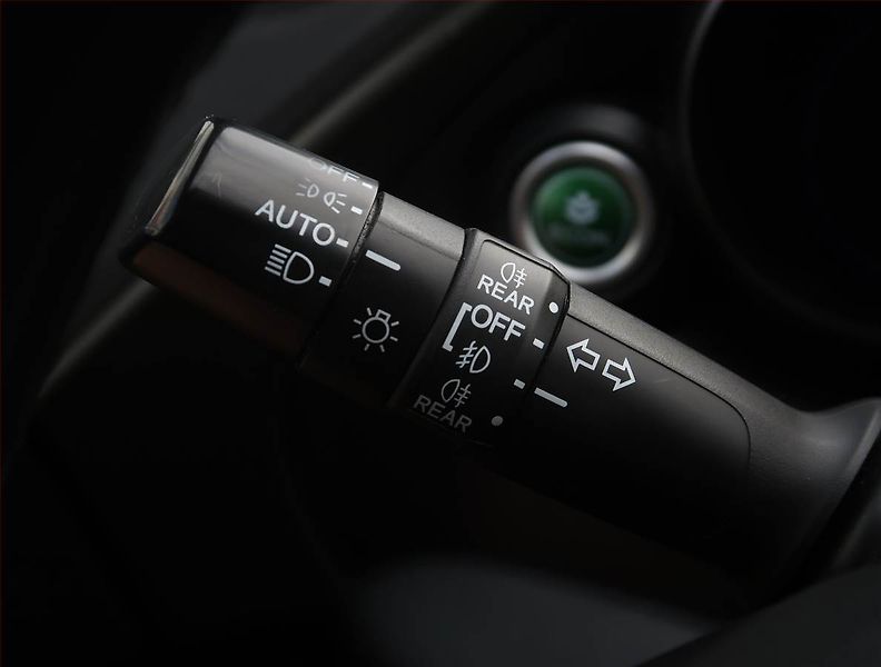 Honda Civic (2012) 1.4 i-VTEC, Tempomat - fotka 15 z 18