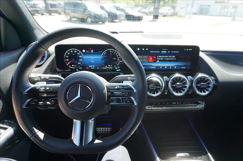 Mercedes-Benz GLA 1,3 250e,Premium Plus,AMG,CZ - fotka 16 z 26