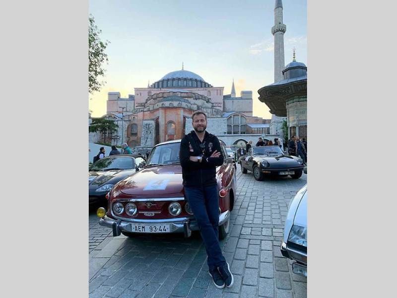 Společným příjezdem na náměstí k mešitě Hagia Sophia v Istanbulu jízda 23 českých veteránů vyvrcholila.