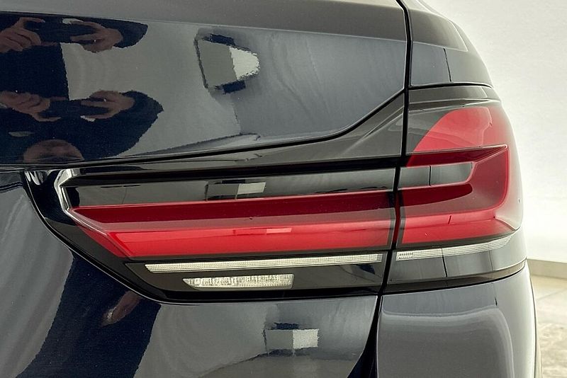 BMW Řada 5 530d xDrive - fotka 4 z 17