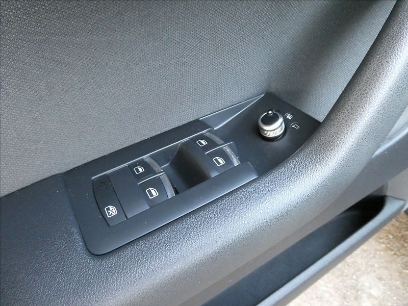 Audi A3 1,6 TDi 77kW serviska,digi.kli - fotka 32 z 47