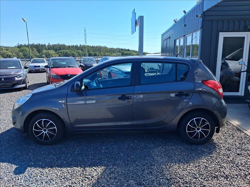 Hyundai i20 1,4 1.4i, automat,po servisu - fotka 4 z 13