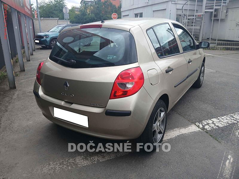 Renault Clio (2007) 1.2i, ČR - fotka 2 z 3