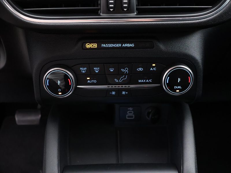 Ford Kuga 2,5 Hybrid 140kW AWD Titanium - fotka 20 z 28