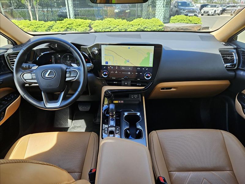 Lexus NX 450h plus 2,5 Prestige - fotka 6 z 16