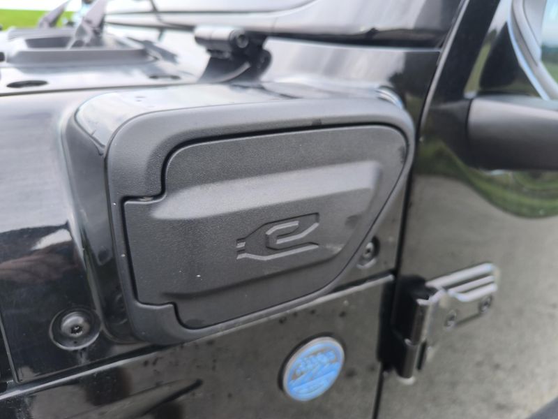 Jeep Wrangler (2022) 2.0 PHEV,4x4,ČR,SERVISN9 KN - fotka 33 z 38