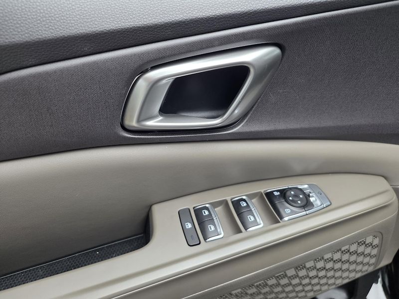 Kia Carnival 2.2-9 MÍST-DPH-KŮŽE - fotka 20 z 28