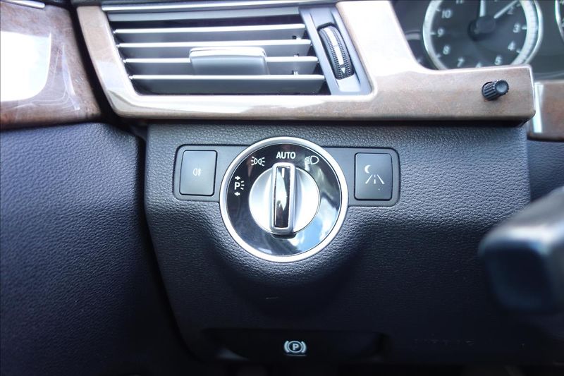 Mercedes-Benz Třídy E 350 CDi 195KW,ELEGANCE. - fotka 33 z 35