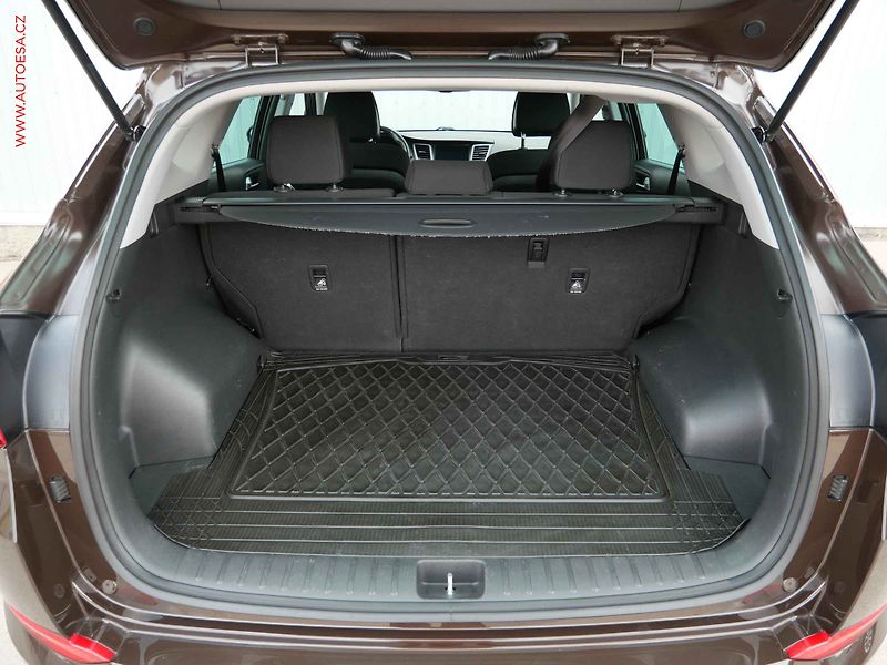 Hyundai Tucson (2017) 2.0 CRDi 4x4, 1.maj,ČR, Style - fotka 7 z 26