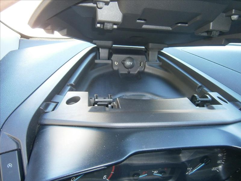 Ford Tourneo Custom 2,2 TDCI EUROLINE 114 KW - fotka 25 z 27