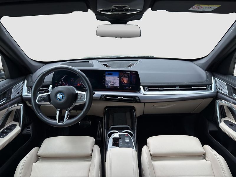 BMW X1 xDrive30e - fotka 4 z 24