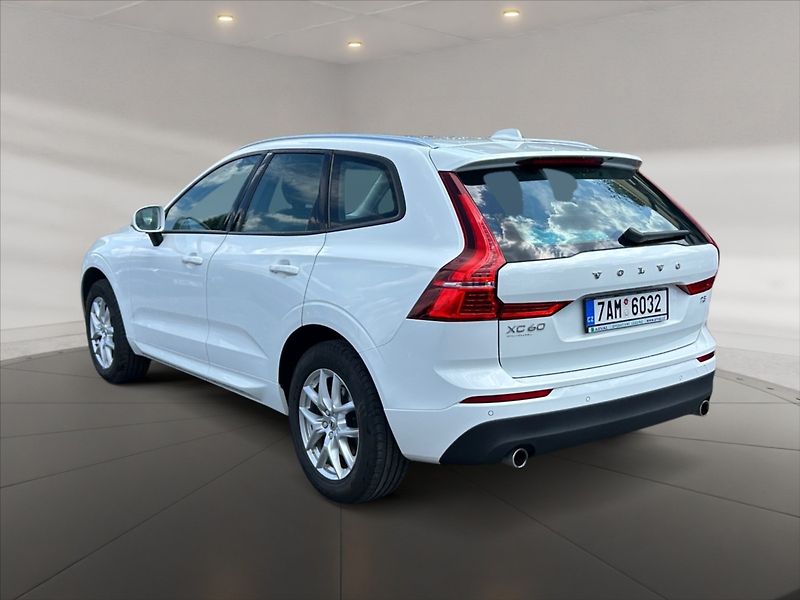 Volvo XC60 2,0 T5 Momentum AT - fotka 4 z 11