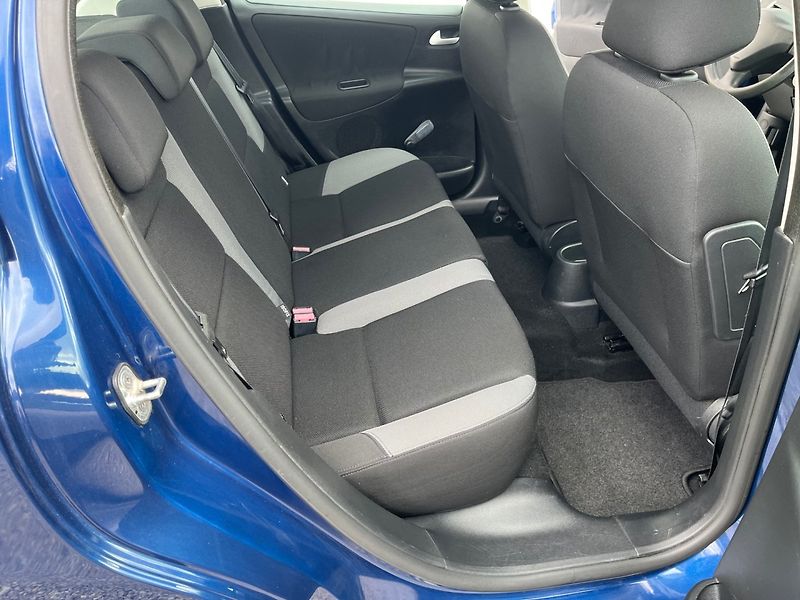 Peugeot 207 (2008) 1.4 i 54 Kw Velmi pěkná - fotka 11 z 14