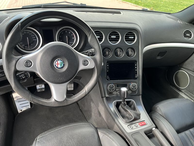 Alfa Romeo Brera 3.2 JTS ČR - fotka 13 z 37