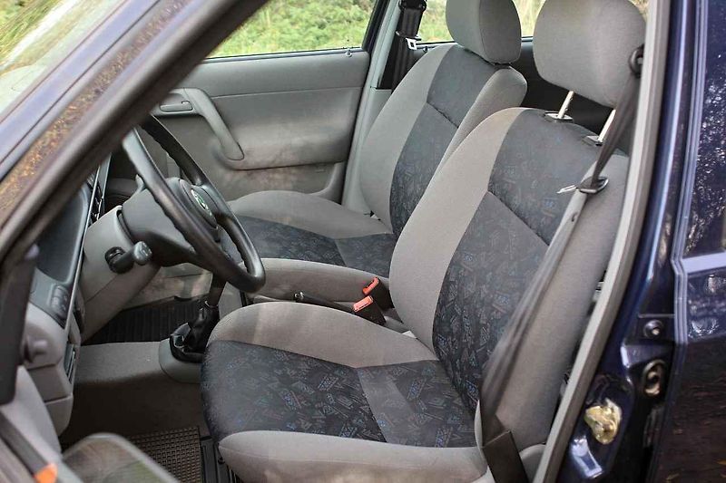 Na venkovských silnicích se stále takovýchto Felicií pohybuje hodně