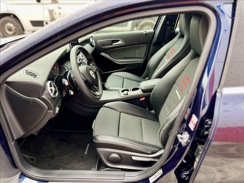 Mercedes-Benz Třídy A 180 d Sport automat - fotka 11 z 45