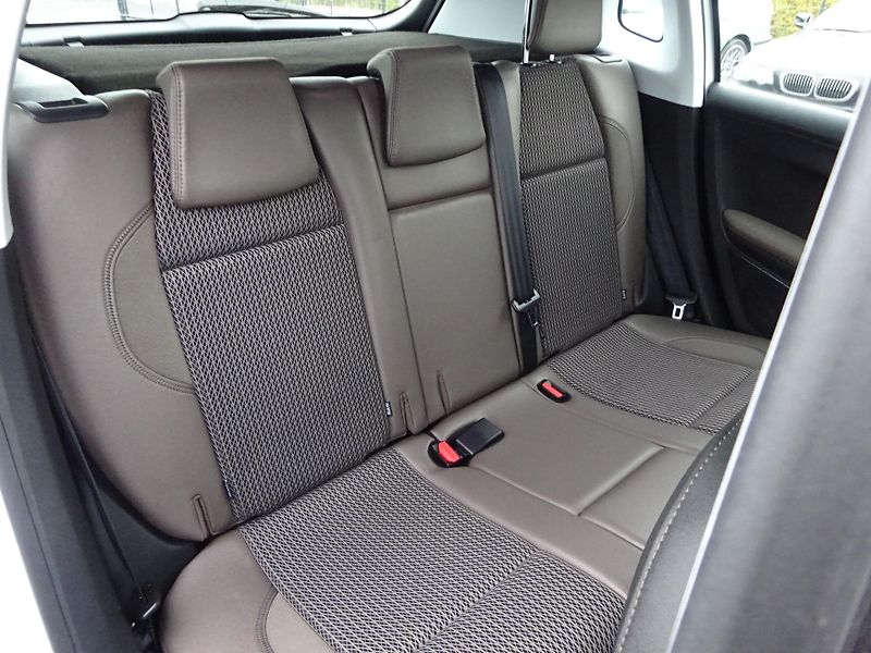 Peugeot 2008 1.2 VTi Allure AUTOMAT SERVIS - fotka 11 z 34