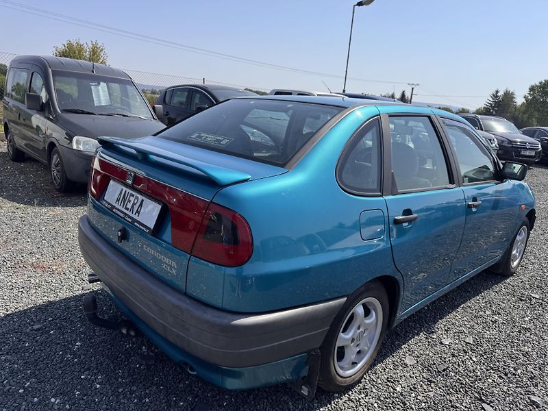 Seat Cordoba 1.4i, 182 tis km,1.Majitel,ČR - fotka 8 z 19