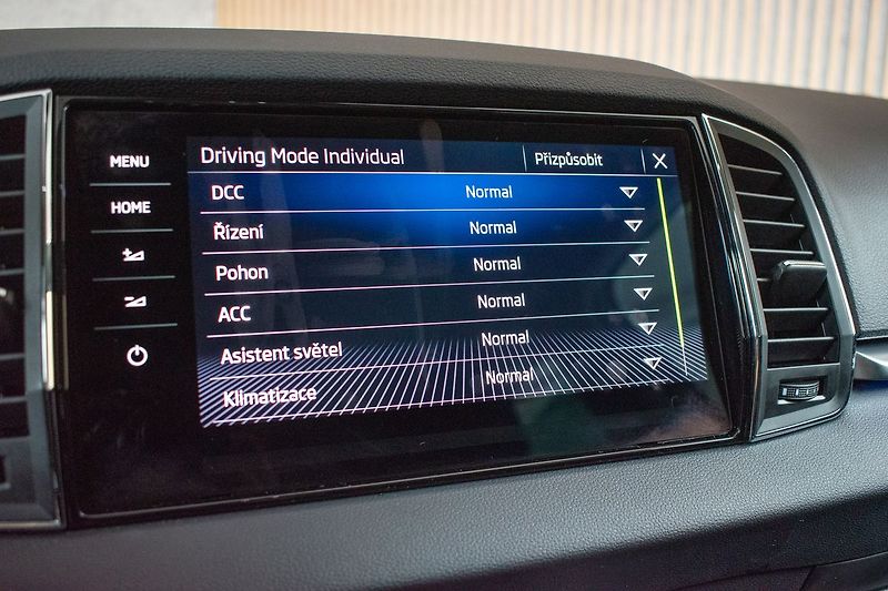 Škoda Karoq 1.5 TSI STYLE+*DSG*WEBASTO*ČR - fotka 35 z 44
