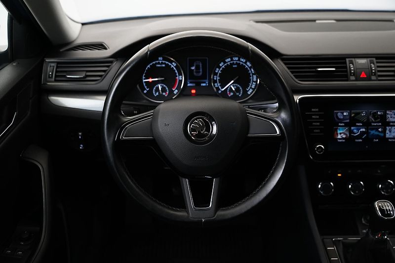 Škoda Superb - fotka 14 z 22