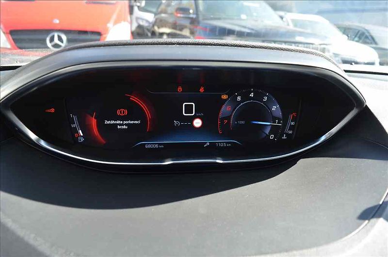Peugeot 3008 (2019) 1,2 - fotka 11 z 18