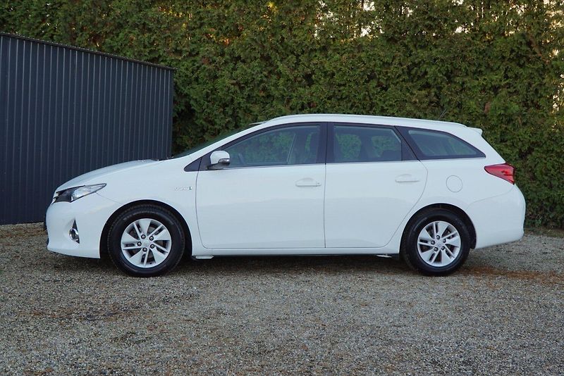 Toyota Auris 1.8 HYBRID ACTIVE+ - fotka 6 z 24