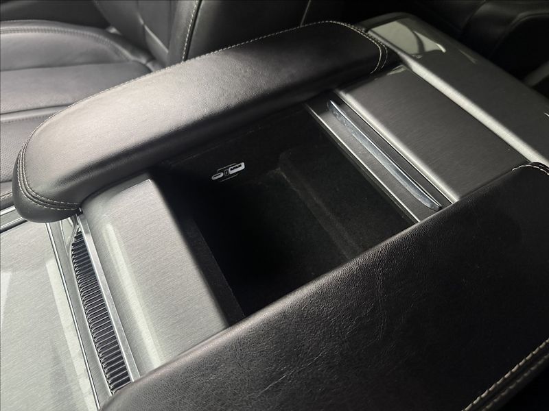 Jeep Wagoneer 5,7 V8 VZDUCH 7-MÍST DPH 360° - fotka 34 z 60
