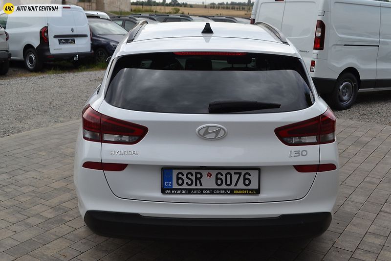 Hyundai i30 WG 1,5I MT SMART FAMILY NAVI - fotka 4 z 47