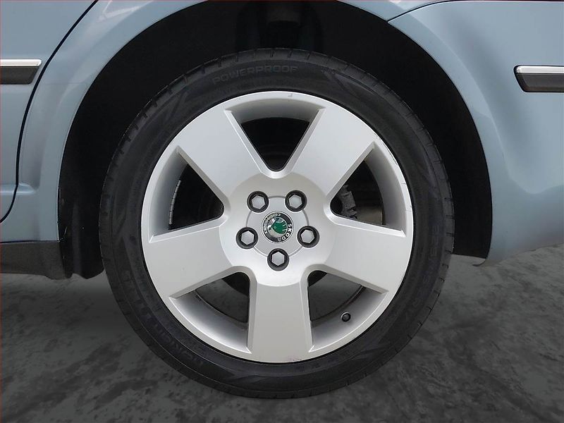 Škoda Superb (2008) Ambiente 2.0 TDI, nová STK - fotka 14 z 15