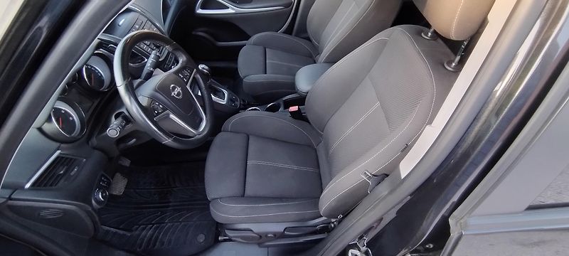 Opel Zafira (2012) Opel Zafira Tourer 2,0CDTI - fotka 12 z 22