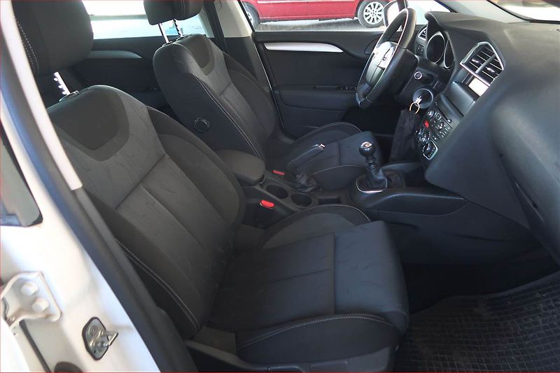 Citroën C4 (2012) 1.6 HDi, Tempomat - fotka 9 z 15