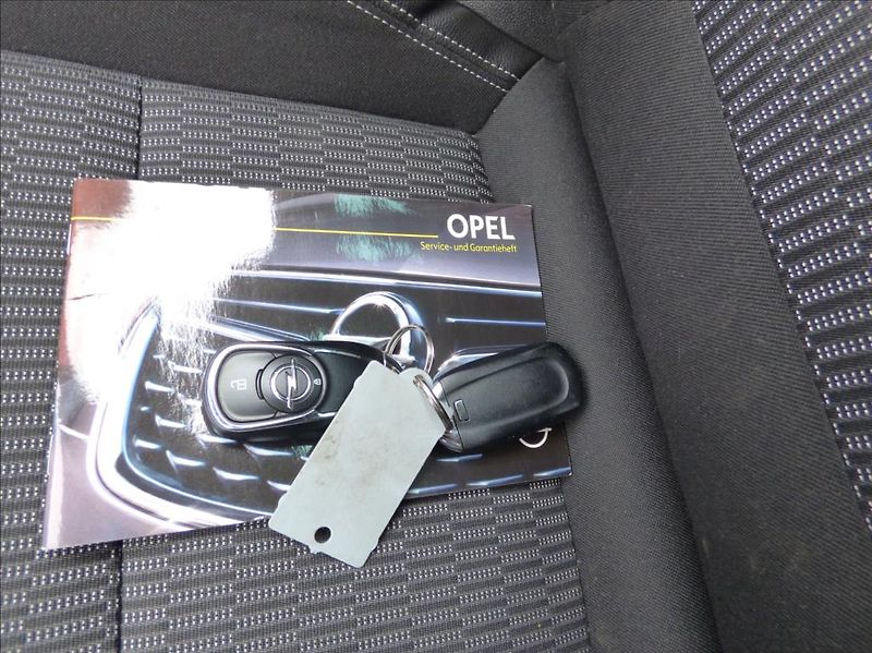 Opel Insignia 2,0 CDTi  Business Edition - fotka 28 z 39