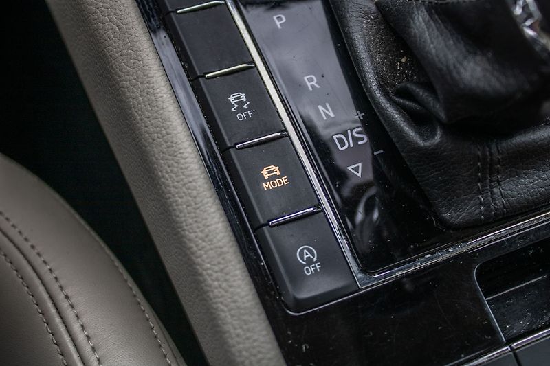 Škoda Superb Laurin Klement - fotka 23 z 44