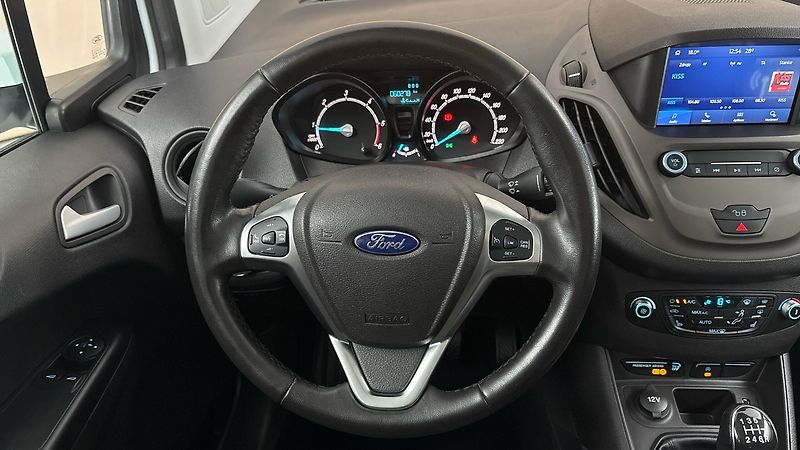 Ford Tourneo Courier 1.5 TDCI Trend - fotka 9 z 21