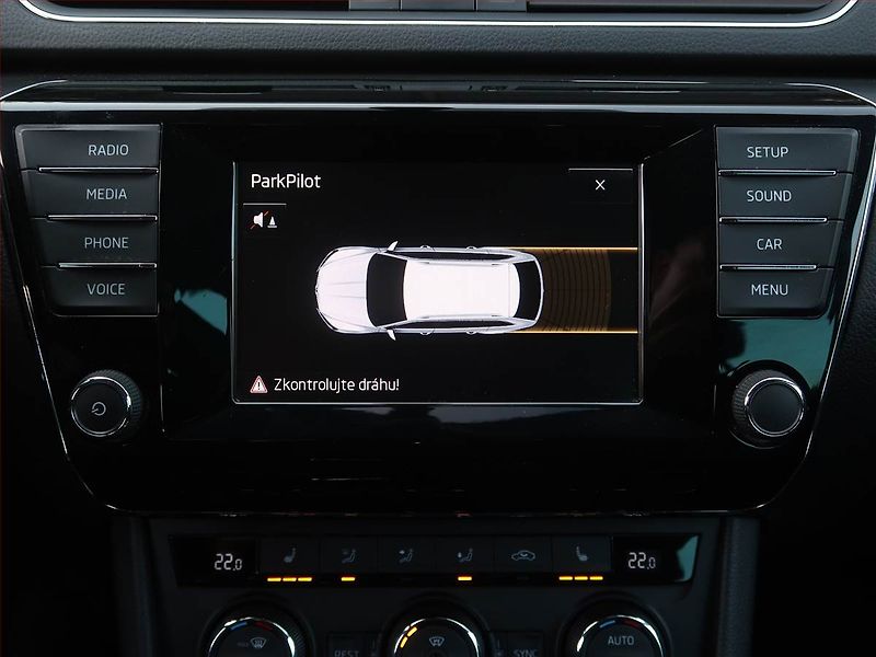 Škoda Superb (2016) 2.0 TDI, Kůže, Bi-Xenony - fotka 13 z 17