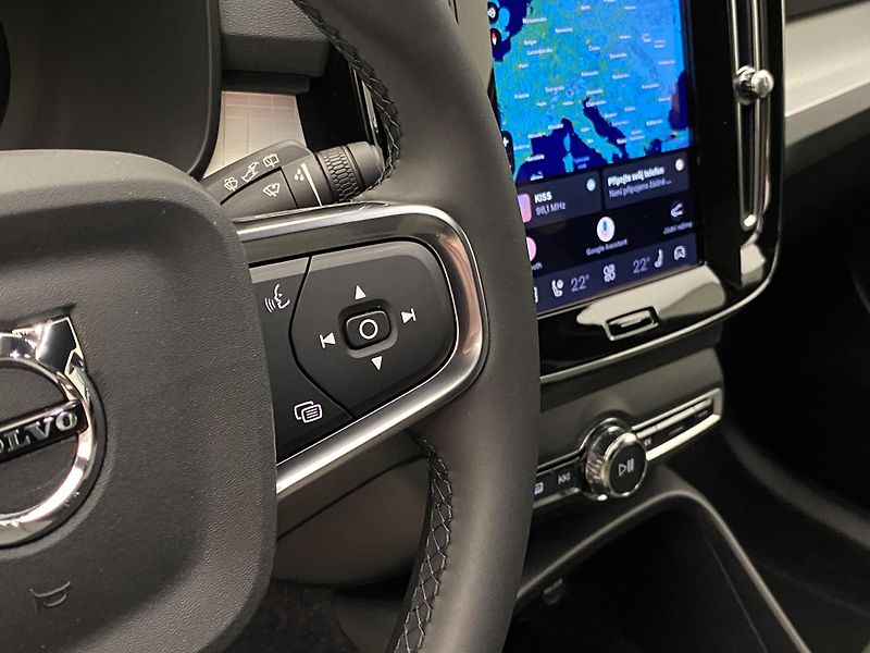 Volvo XC40 (2026) B3 AUT DARK PLUS - fotka 25 z 59