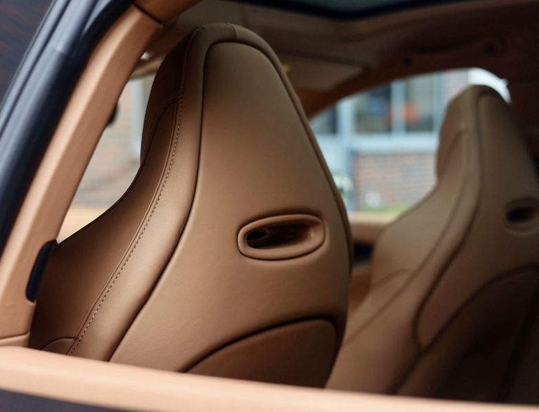 Aston Martin DBX (2025) 707, 4.0 V8 707PS Minotaur  - fotka 47 z 54