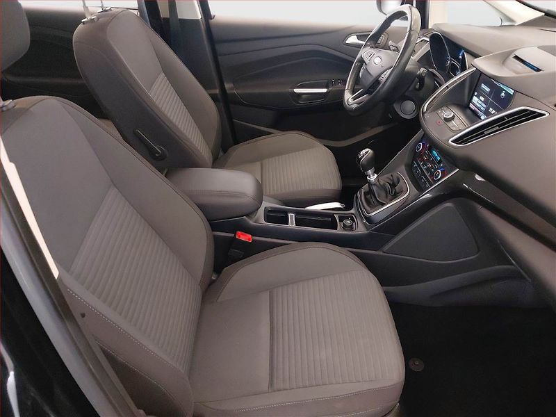 Ford Grand C-MAX (2015) Trend 1.5 TDCi, 7 míst, Navi - fotka 9 z 23