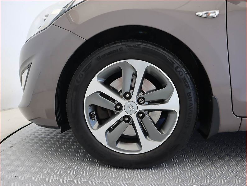 Hyundai i30 (2015) 1.6 MPI, Serv.kniha, Tempomat - fotka 15 z 16