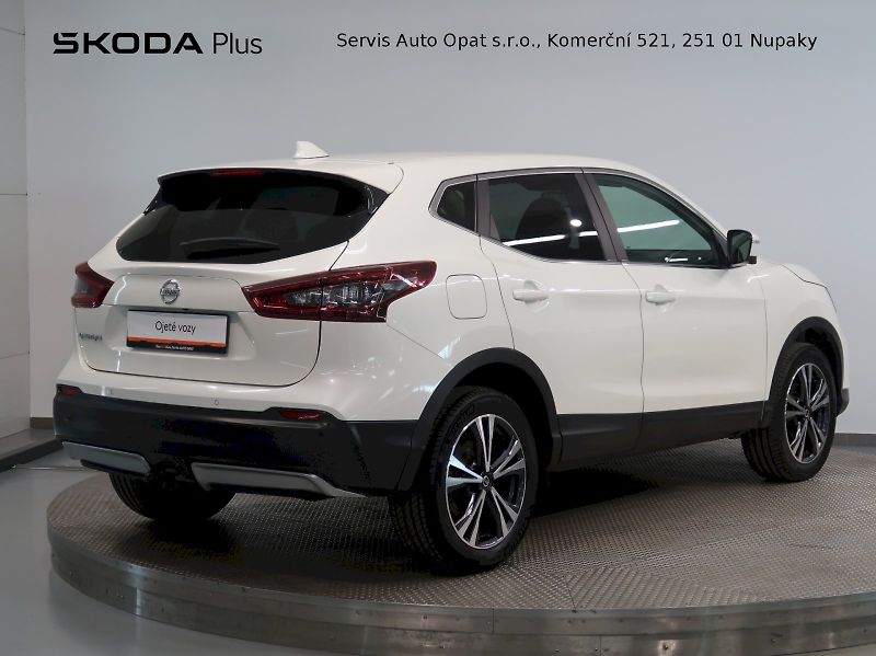 Nissan Qashqai (2021) 1.3DiG-T 103KW TAŽNÉ 360*CAMER - fotka 2 z 33