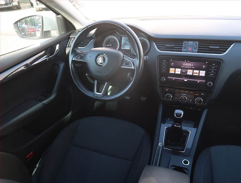 Škoda Octavia (2017) Style 1.6 TDI, Serv.kniha - fotka 7 z 22