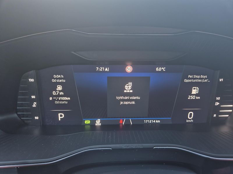 Škoda Superb Combi 2,0TDi DSG 110kw 17ALU - fotka 28 z 44