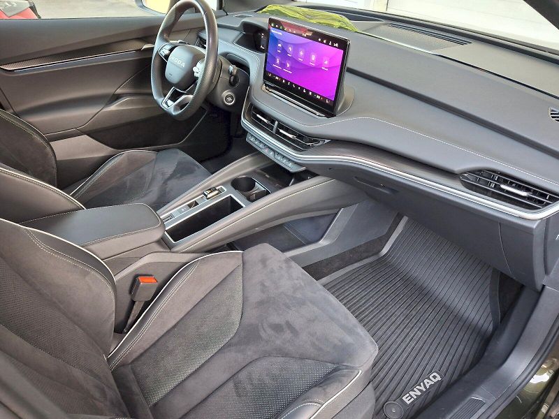 Škoda Enyaq (2025) iV SportLine 4x4 85x 210kW - fotka 19 z 35