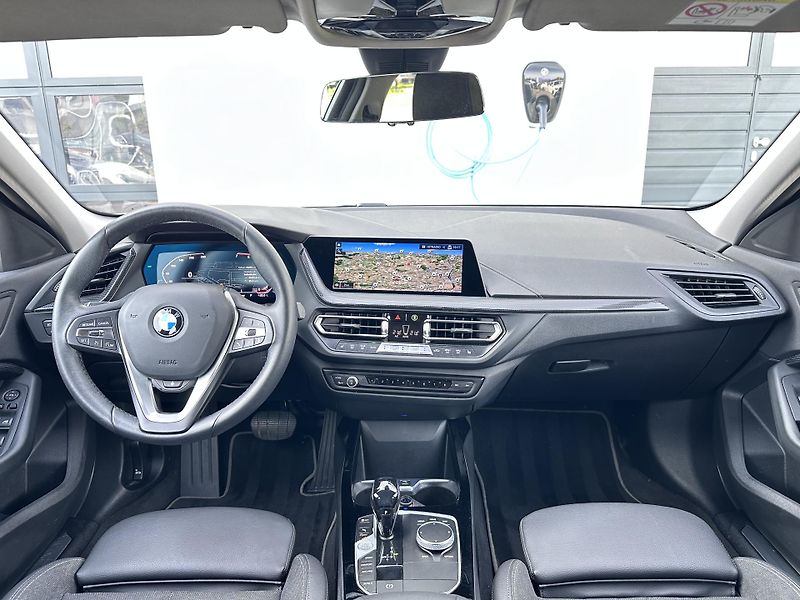 BMW Řada 1 118i Model Sport Line - fotka 6 z 23
