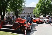 Tradiční závod S kopce do kopce si nenechalo letos ujít na sedm desítek posádek historických automobilů a motocyklů