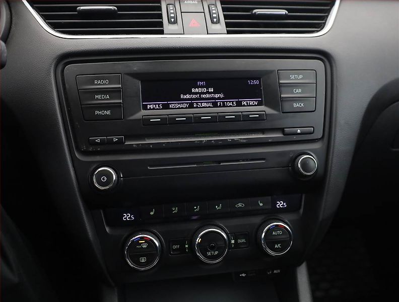 Škoda Octavia (2013) 1.6 TDI, Tempomat - fotka 10 z 14