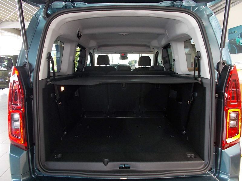 Opel Combo (2026) Elegance Plus L2H1 1.5 CDTI (9 - fotka 13 z 35