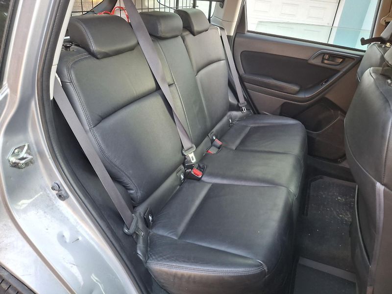 Subaru Forester 2.0 benzin  Rezervace - fotka 19 z 43